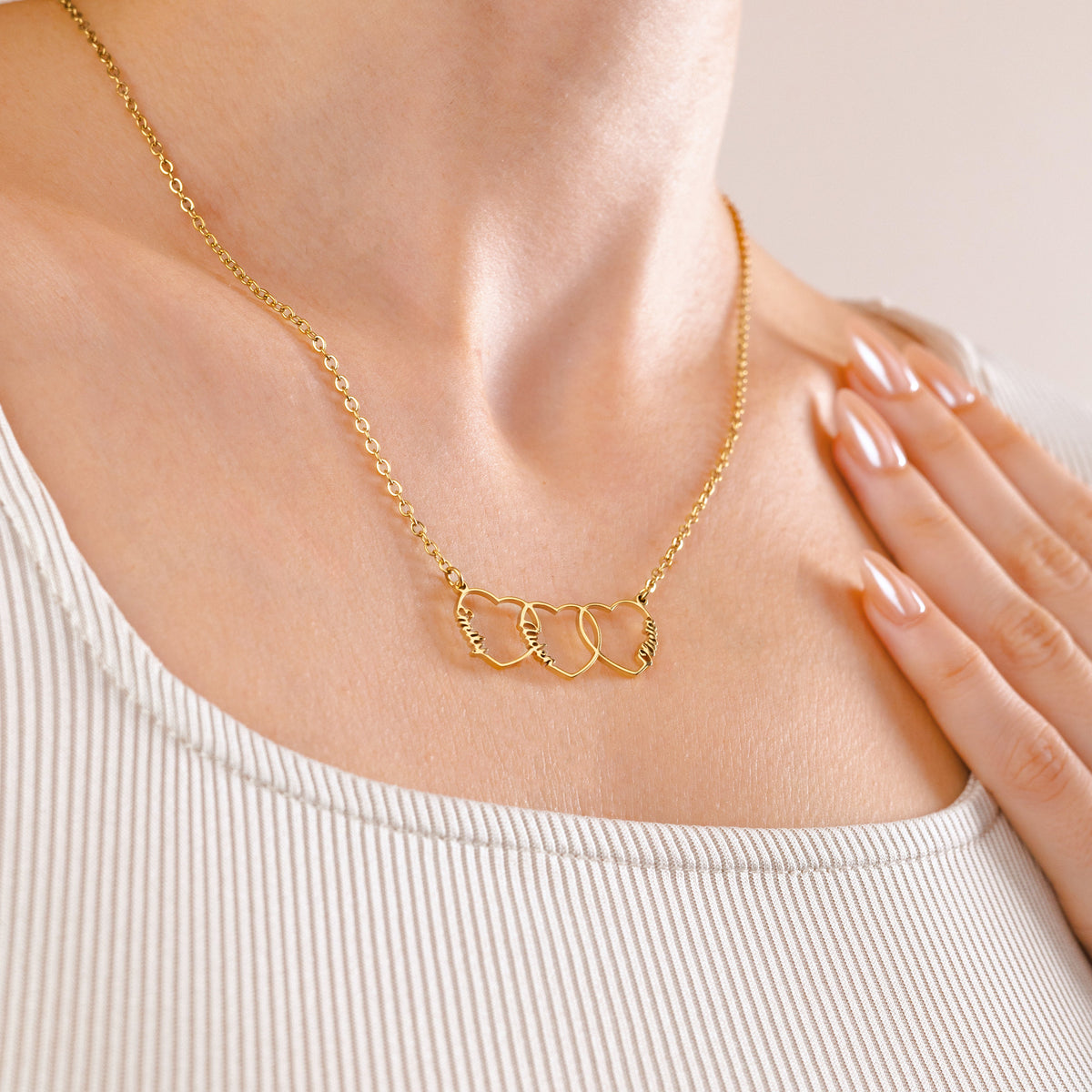 Collar personalizado con nombre en forma de corazón