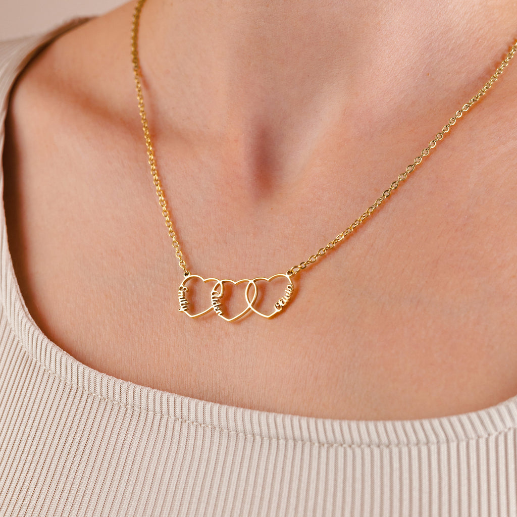 Collar personalizado con nombre en forma de corazón