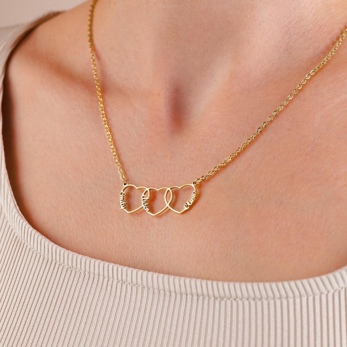 Collar personalizado con nombre en forma de corazón