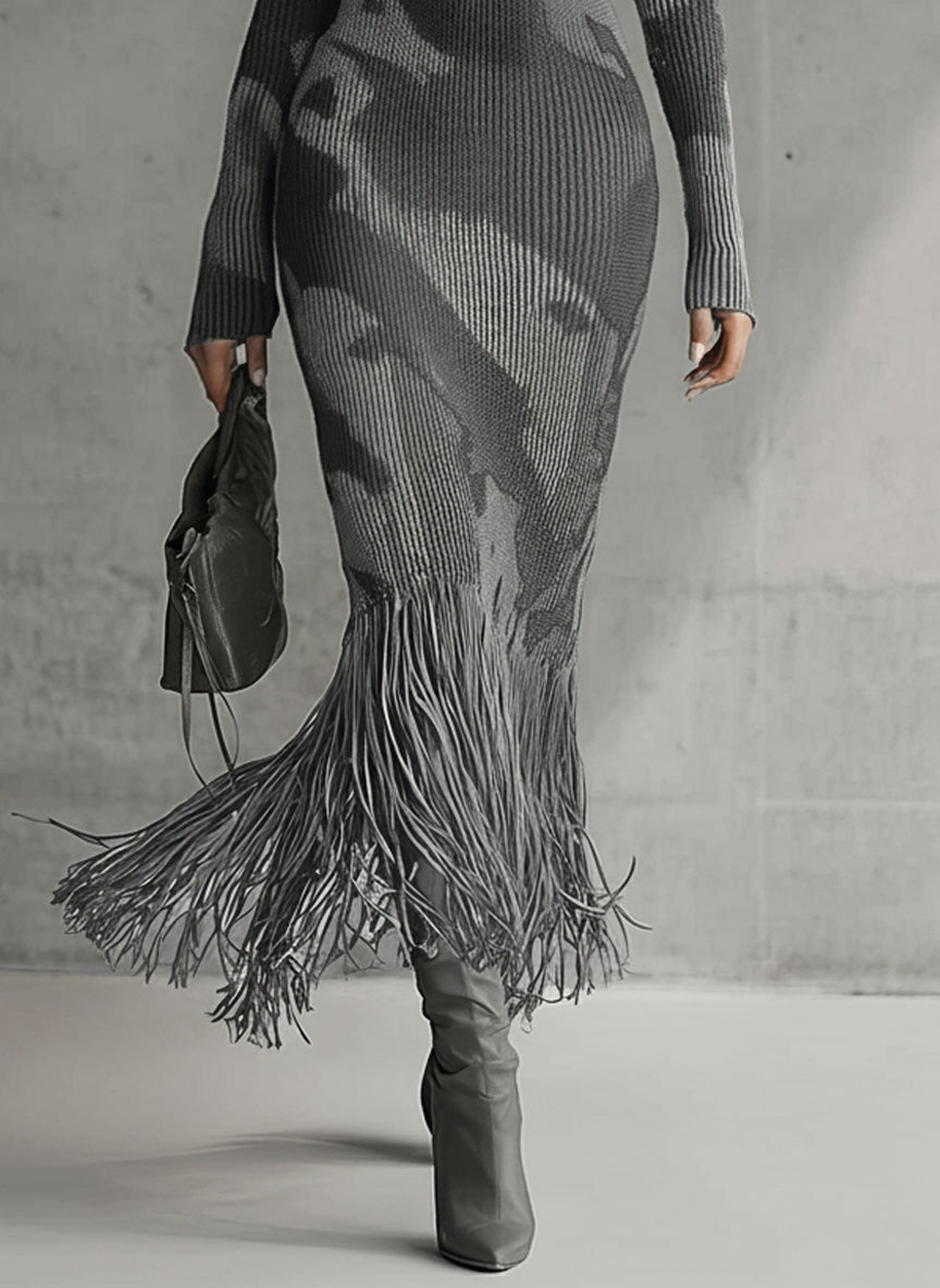 Vestido de punto ajustado Yohers con camuflaje verde oliva, escote en V y dobladillo con flecos