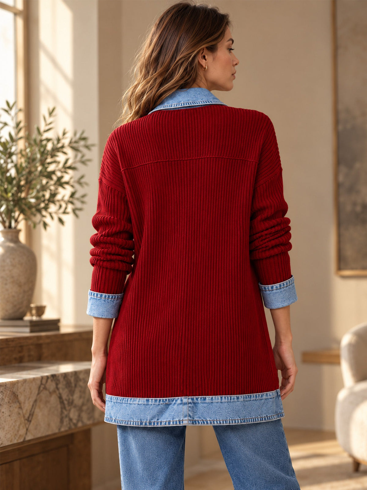 Elegante abrigo vaquero para mujer con acogedor panel de punto de canalé