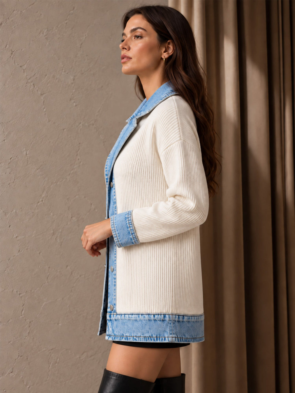 Elegante abrigo vaquero para mujer con acogedor panel de punto de canalé